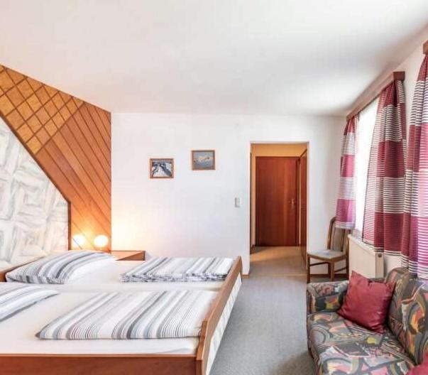 Austria Traveller Hotel Lenzing Bagian luar foto